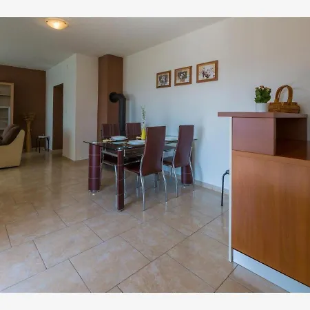 Gomercic アパート